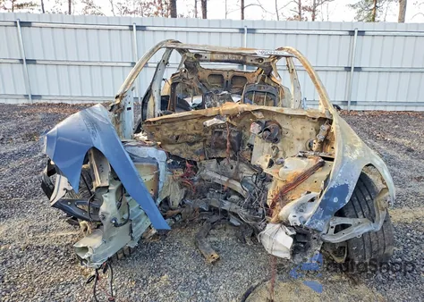 2024 Tesla Model Y z USA, uszkodzony, nr VIN 7SAYGDED3RF093812